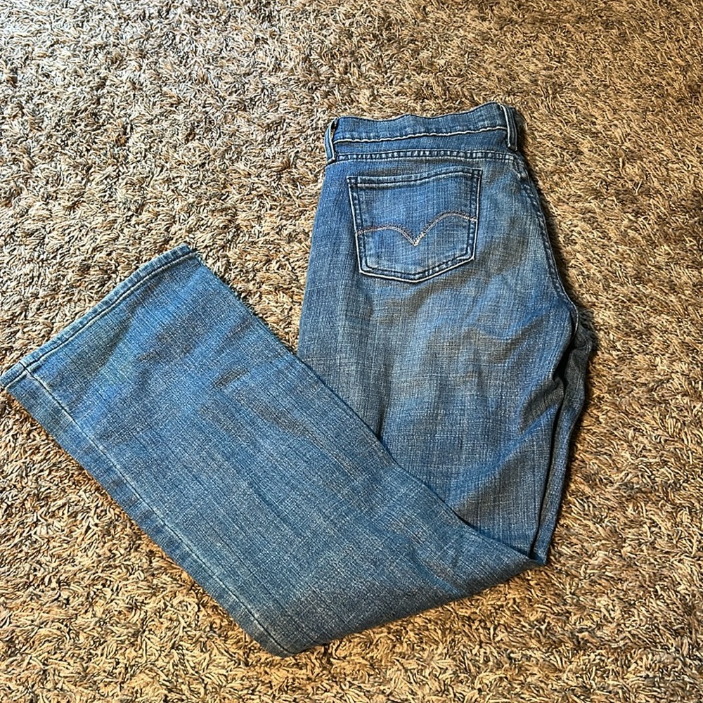 Woman’s Levi Jeans 515 Bootcut-used